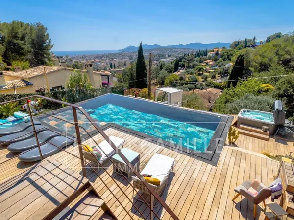 Villa 4 chambres + 2 dépendances - Vue Mer - Jardin - Piscine