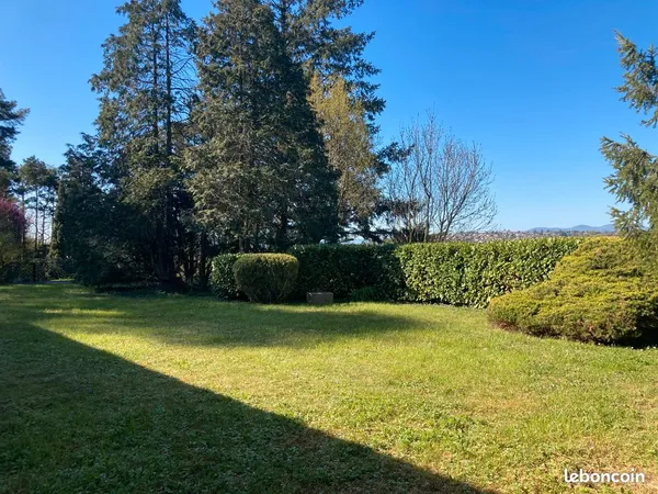 Ste Foy Lès Lyon résidentiel maison T4 sur grand jardin paysagé