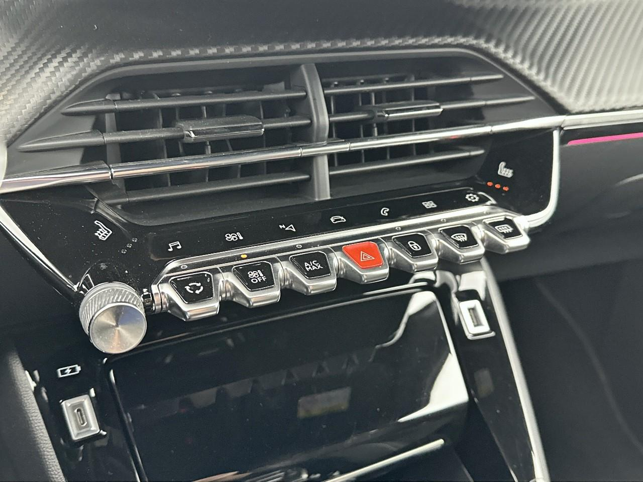 Peugeot 2008 puretech 130 s&s eat8 gt pack — photo 26