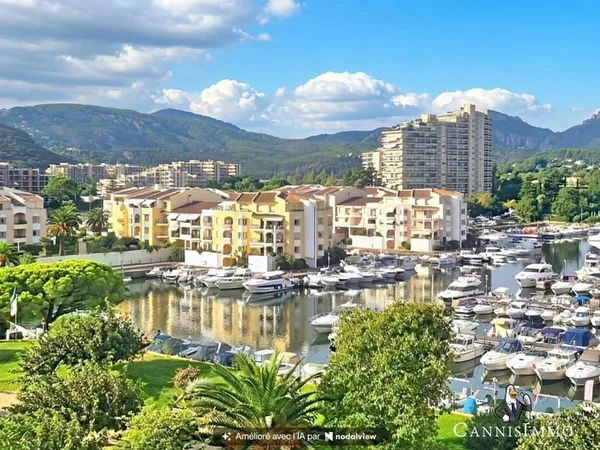 MANDELIEU Grand 2 pièces avec terrasse de 14,70m2 et parking en sous-sol Piscine