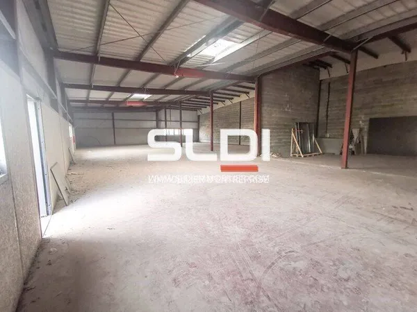 Local d'activité 218 m²
