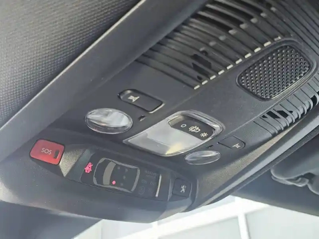 Peugeot 3008 phev hybrid 180 eat8 — photo 19