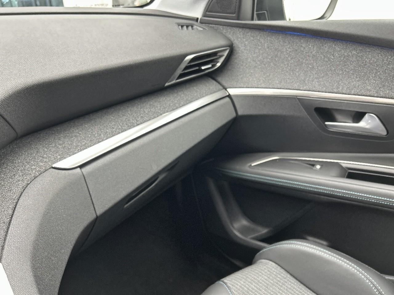 Peugeot 3008 hybrid 225 e-eat8 allure pack — photo 32