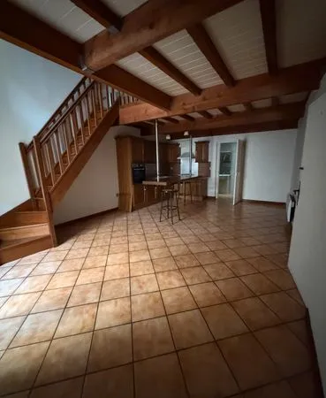 Grand T2 / t3 65m2 + coin terrasse 5m2 max environ Duplex. Centre narbonne