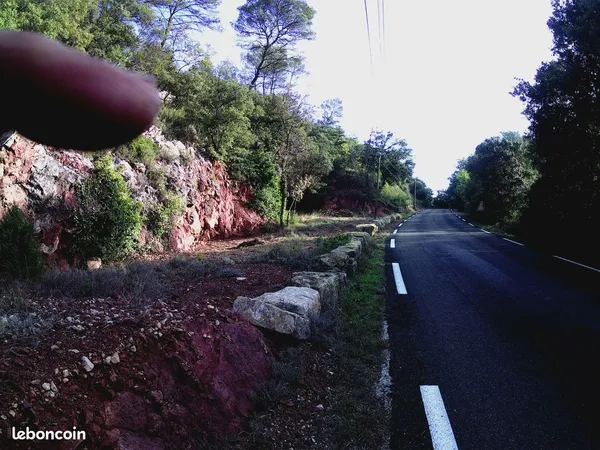 Terrain de colline var