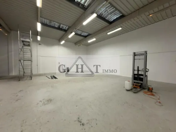 ENTREPOT 300M2 A VENDRE MOISSY CRAMAYEL