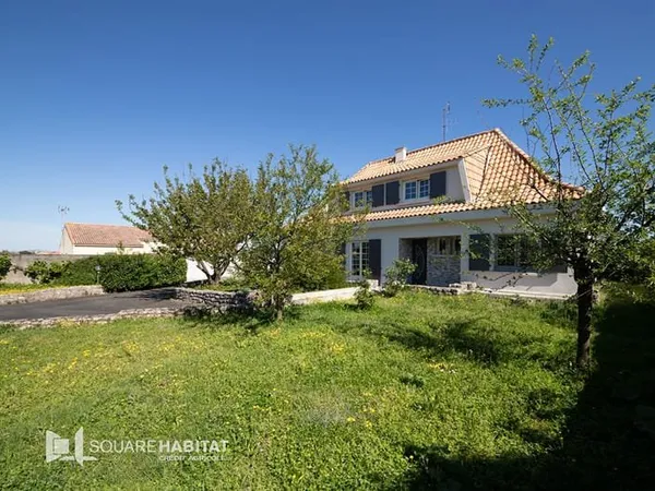 Maison Longeves 6 pièce(s) 140 m2 / 4 chambres avec Garage et jardin 85200 LONGEVES