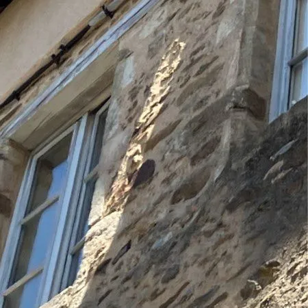à louer - bel appartement duplex entièrement rénové - uzerche (19140)