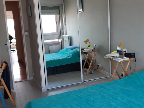 Loue chambre meublée dans appartement