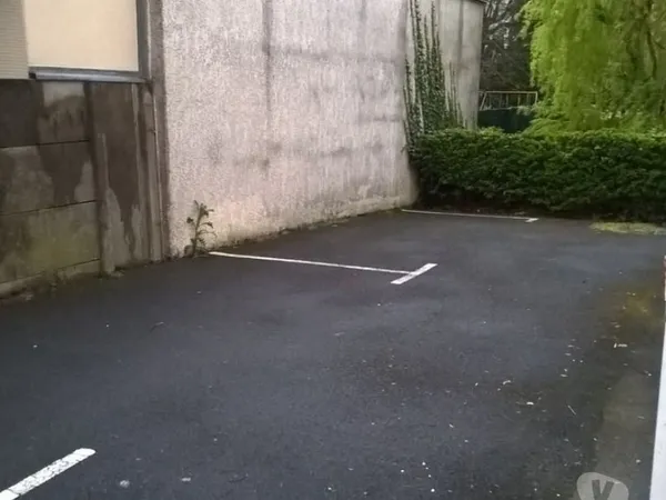 Grande place de parking (10 mètres de long)spéciale camion