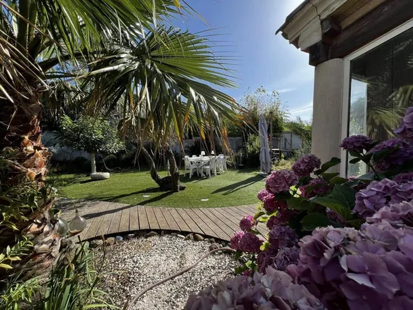 Maison 8 pièces 250 m²