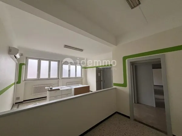 Local commercial 102m2 - Usage professionnel ou projet habitation - Sainte-Marie-Aux-Chênes