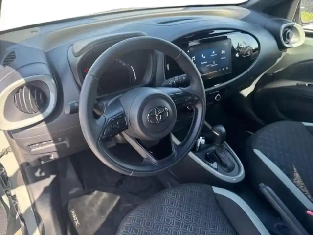 Toyota Aygo x 1.0 vvt-i 72ch design s-cvt my23 — photo 15