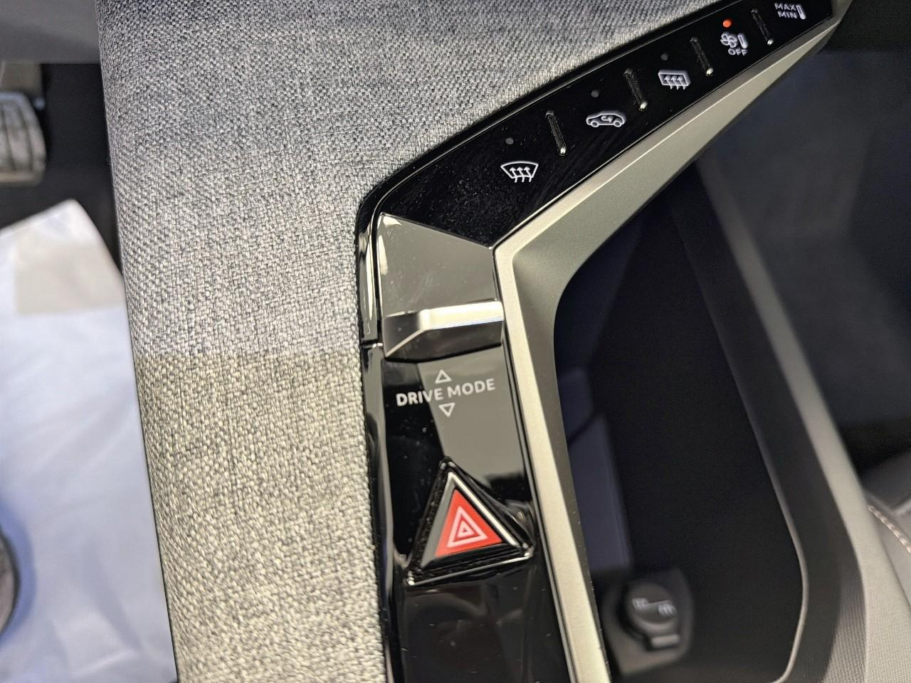Peugeot 3008 hybrid 145 e-dcs6 allure — photo 19