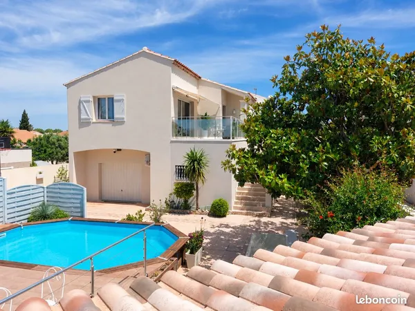 Villa 4 faces, 167 m² avec 2 studios indépendants + garage, piscine et 20 M² de dépendance
