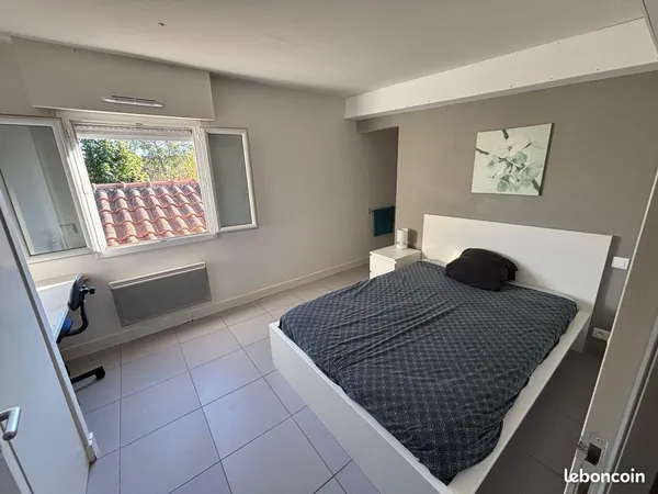 Jolie chambre avec salle de bains