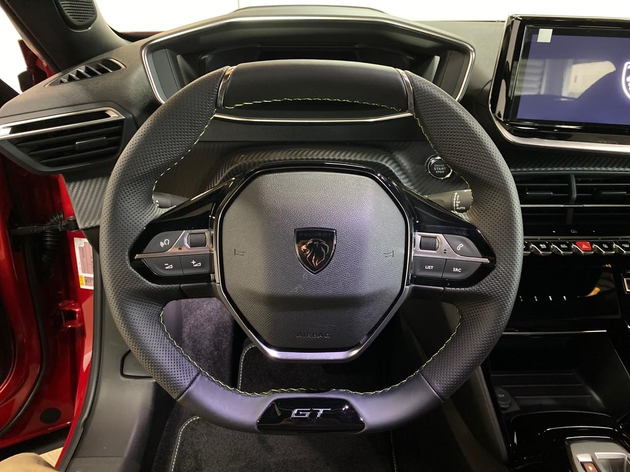 Peugeot 2008 e-2008 156ch gt — photo 13