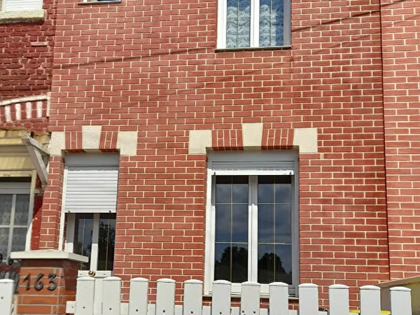 CHAUNY, QUARTIER RECHERCHÉ, PROCHE COMMODITÉS