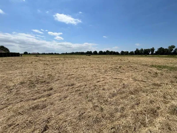 Terrain 2796 m²