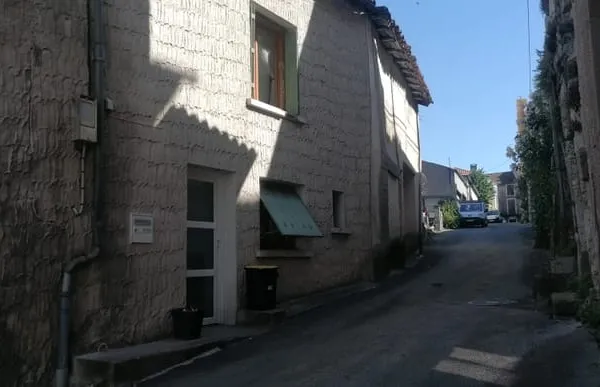 Maison en pierre avec garage — Idéal investissement ou premier achat