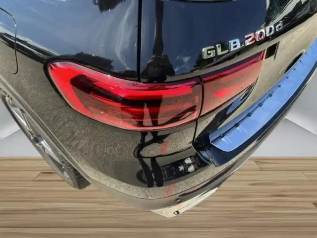 Mercedes Glb 200 d amg line — photo 8