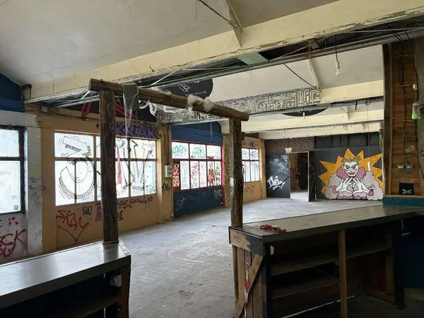 Local professionnel de 615m² à vendre à Poitiers