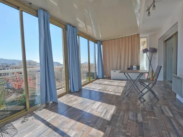 NICE - LIBERATION - DERNIER ETAGE Appartement 3 pièces terrasse, véranda