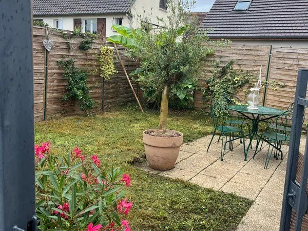 Loue maison avec petit jardin T4 centre de Saint-Marcel