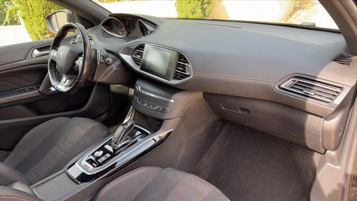 Peugeot 308 1.5 BlueHDi 130 EAT8 - GT Line – 2020 – 104615 km – Diesel – Boîte Automatique — photo 23