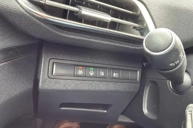 Peugeot 3008 hybrid4 300 e-eat8 — photo 79