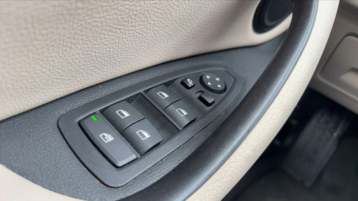 BMW X1 sDrive 16d 116 - Business Design – 2020 – 135700 km – Diesel – Boîte Manuelle — photo 5