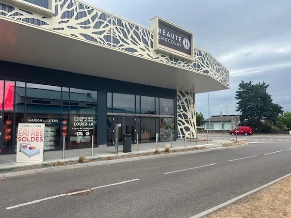 Local commercial 320 m²