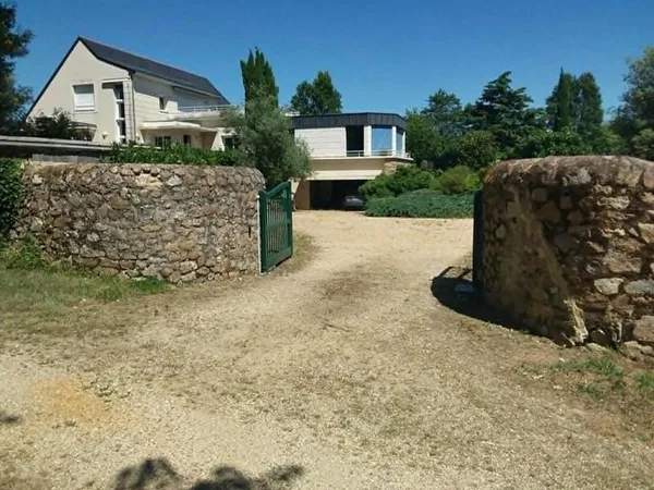 Maison d'architecte de 8 pièces 244 m2 avec piscine couverte