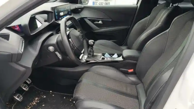 Peugeot 208 puretech 100 s&amp;s bvm6 — photo 42