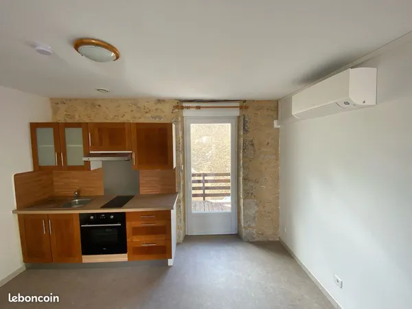 Apparemment T2 avec terrasse, parfait etat climatisé