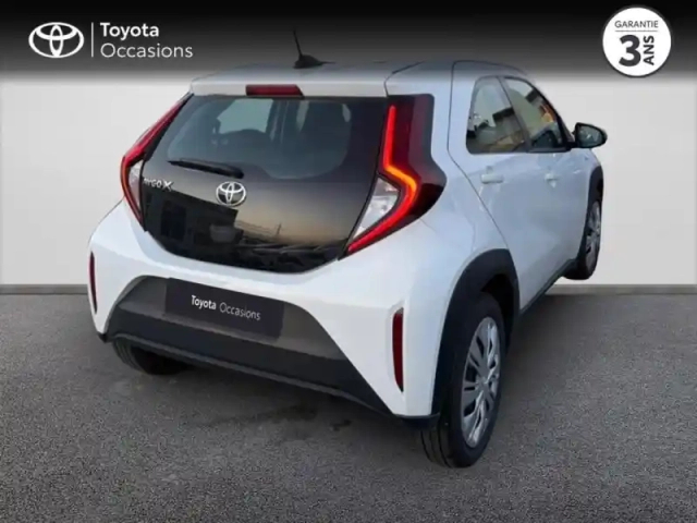 Toyota Aygo x 1.0 vvt-i 72ch dynamic — photo 2