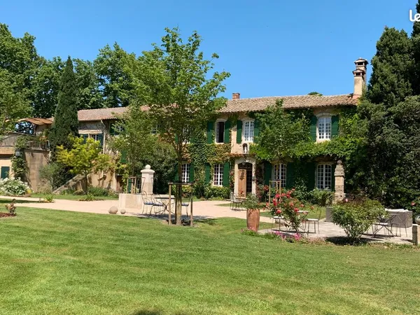 Appartement meublé 80m² dans un parc arboré (location 2 mois maxi)