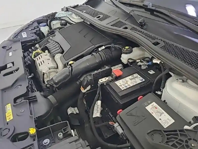Opel Corsa 1.2 turbo 100 ch bvm6 — photo 15