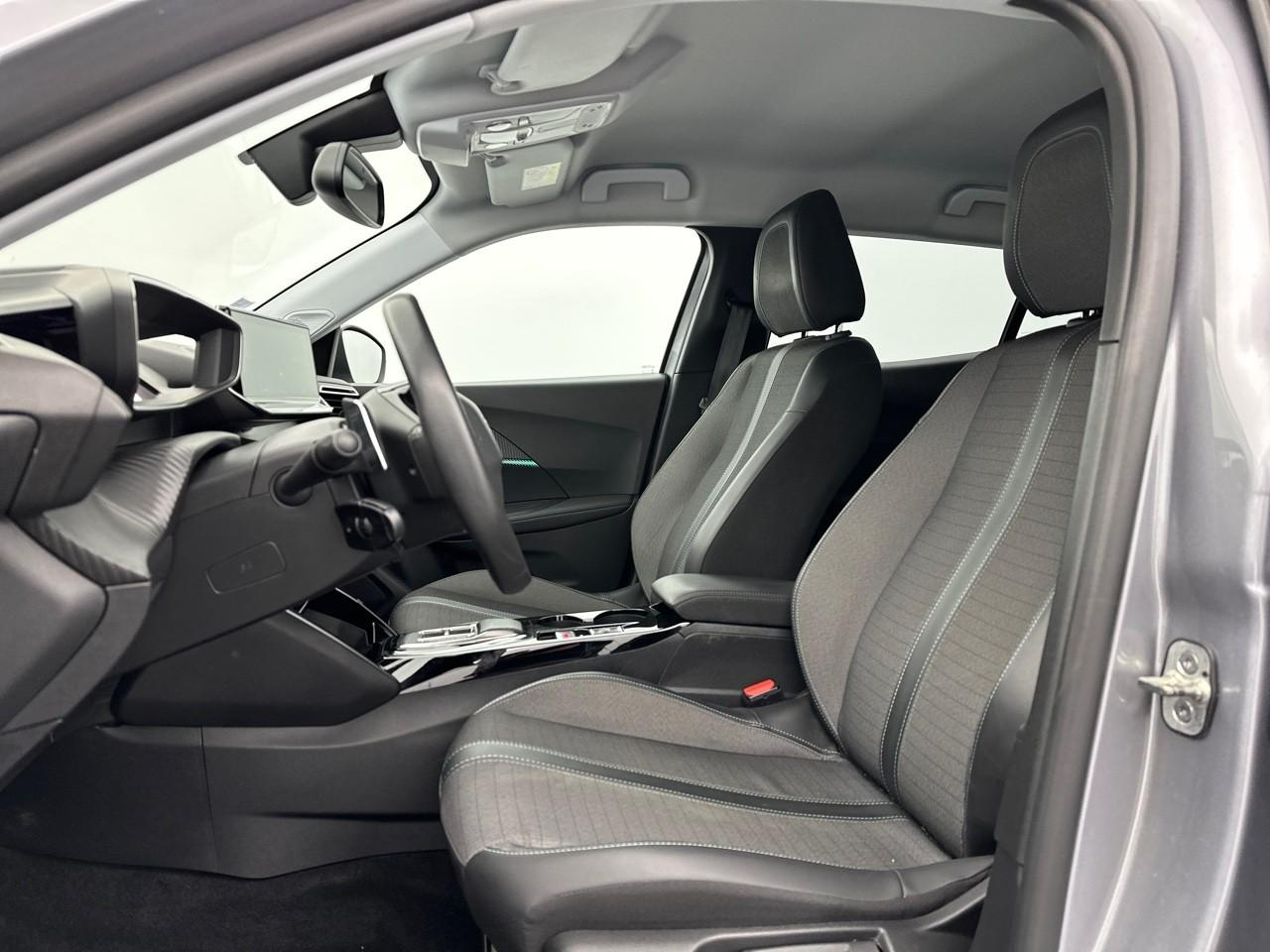 Peugeot 2008 puretech 130 s&s eat8 allure pack — photo 9