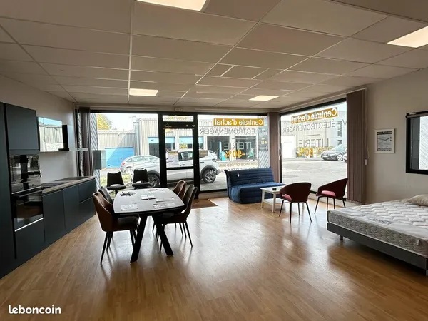 Local commercial 294 m²