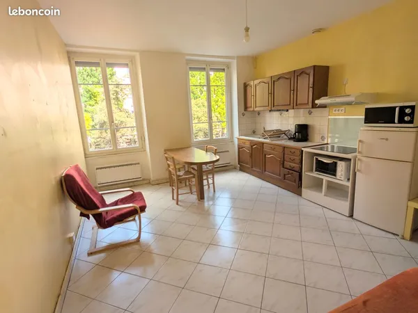 T2 lumineux 37 m² avec vue dégagée — Jean Macé / Quais du Rhône