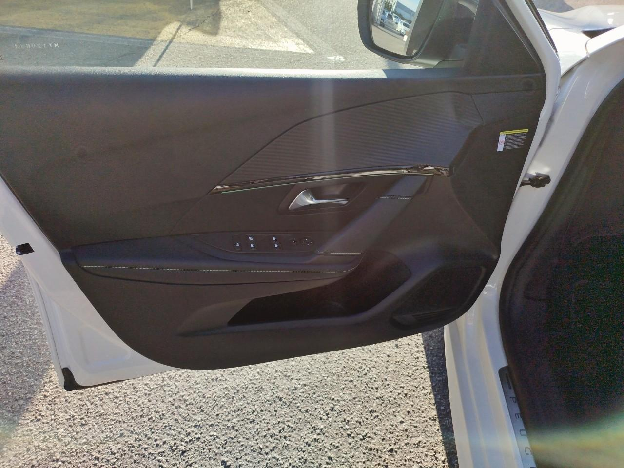 Peugeot 208 puretech 100 s&s eat8 gt — photo 13