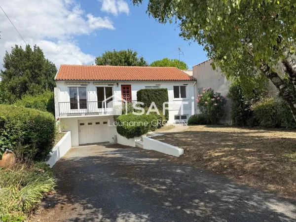 Maison sur sous sol SAINT JEAN D'ANGÉLY - CENTRE