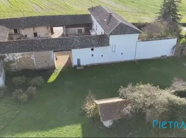 Maison de plain-pied 5 pièces 272 m²