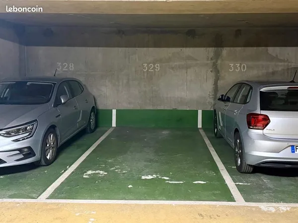 Place de parking sécurisée en résidence de standing, surveillance 24h/24