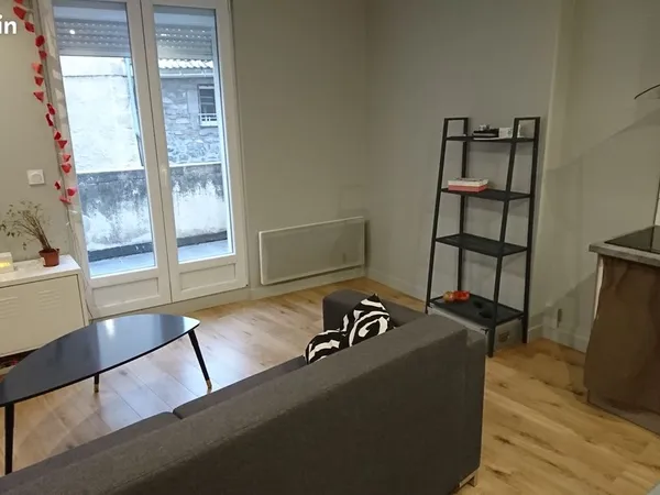 2 pièces meublé avec balcon Saint Flour haut