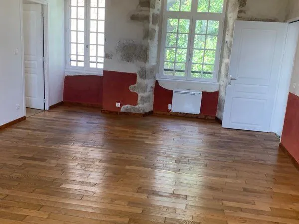 LESNEVEN - Appartement de caractère de 72 m2 - Balcon et Box 2 chambres