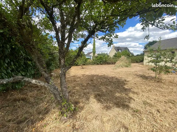Terrain constructible de 300 m² - centre de Crevin (35320)