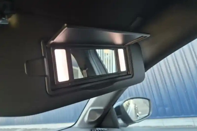 Peugeot 208 electrique 50 kwh 136ch — photo 55