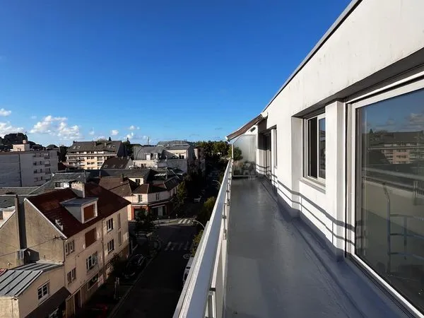 Appartement T4 . 5 pièces . 82m² . étage 5